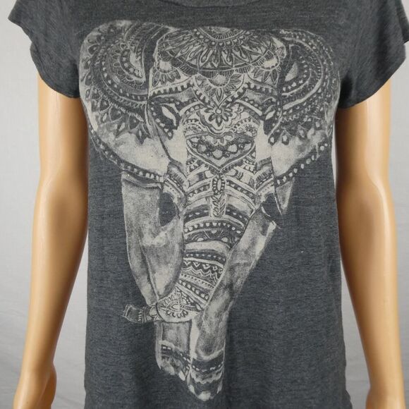 Lucky Brand Elephant Boho Graphic T Shirt Tee Scoop Neck Grey Short Sleeve Small - Picture 1 of 4